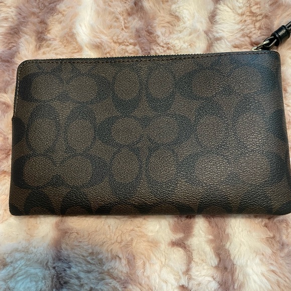 Coach wristlet brown and signature trademark print, like new! - Picture 2 of 3